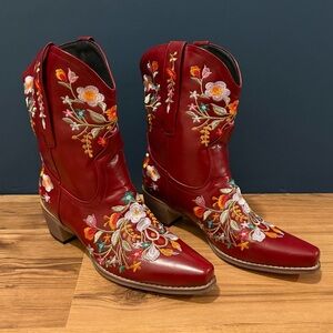 Red Embroidered Women's Floral Cowboy Boots